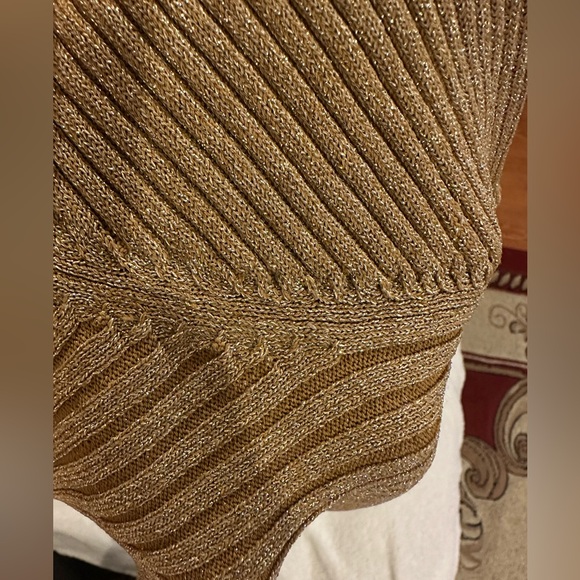 Joseph A Banks Gold V-Neck Women's Sweater in excellent condition - Picture 5 of 11